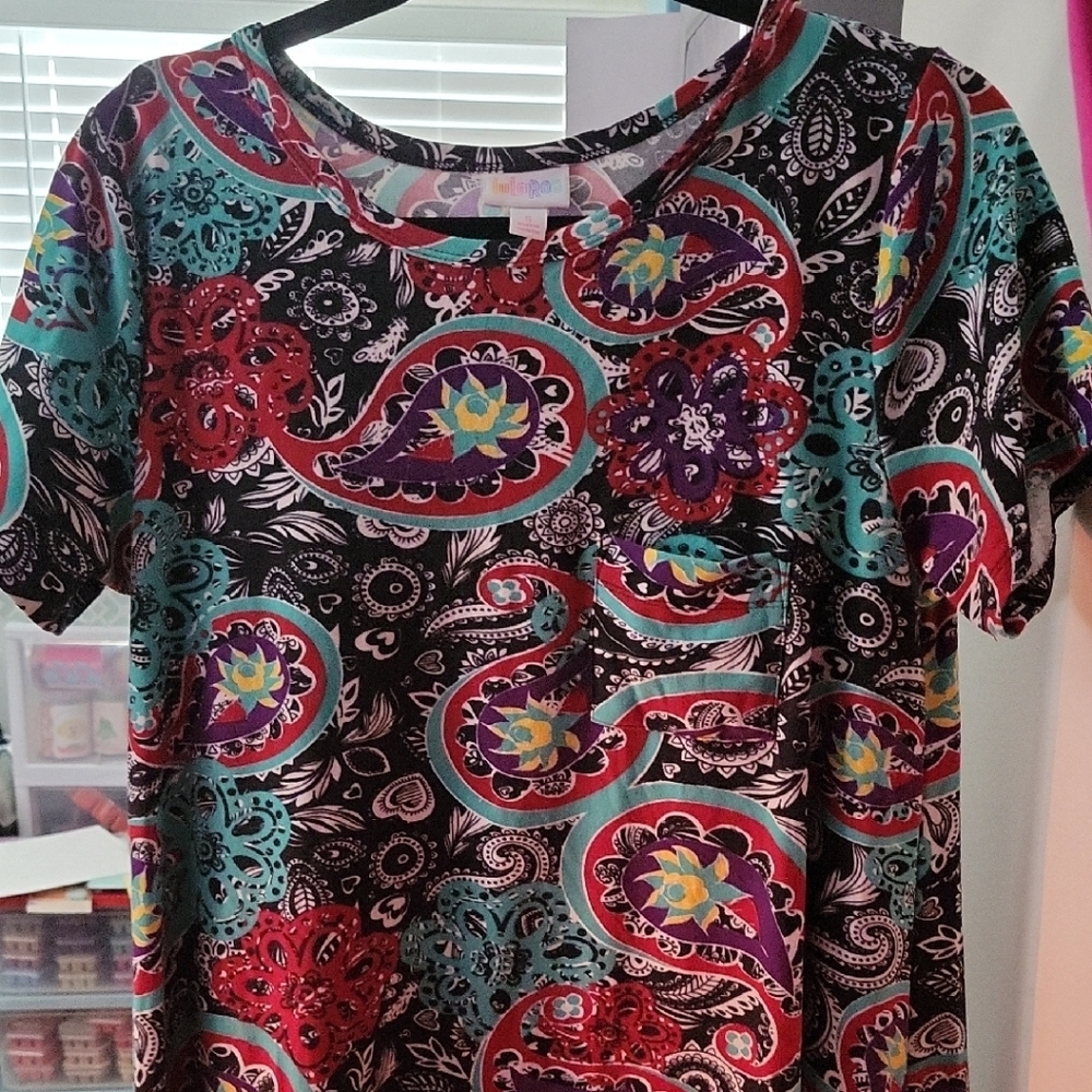 LuLaRoe Blue and Red Relaxed Short Sleeve Tee
